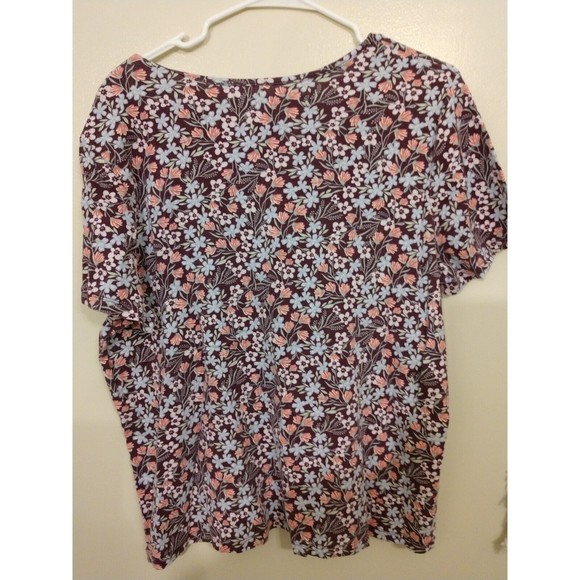 Time And Tru Top. Womens .3XL. Floral. T-Shirt. Short sleeve. Nurses. Scrub top. - Picture 3 of 3